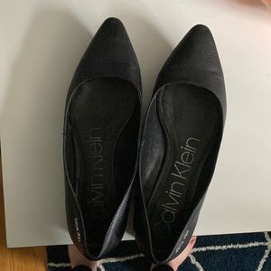 Black flat dress shoes